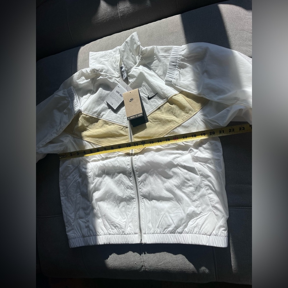 NWT $115 Nike Sportswear Windrunner Women's Woven Jacket Loose Fit White Medium - Picture 2 of 6